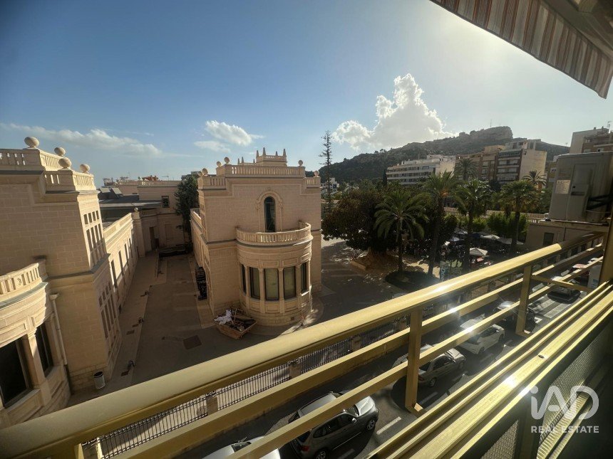 Pis 3 habitacions de 102 m² a Alicante/Alacant (03013)