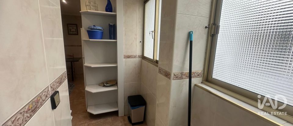 Pis 3 habitacions de 102 m² a Alicante/Alacant (03013)