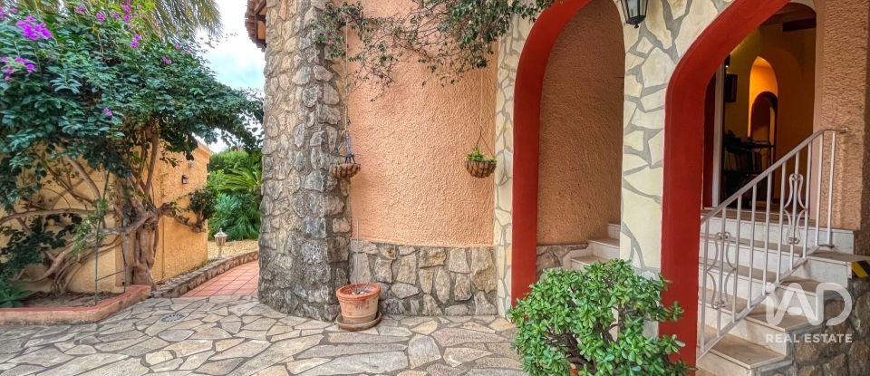 Casa de muntanya 3 habitacions de 191 m² a Calp (03710)