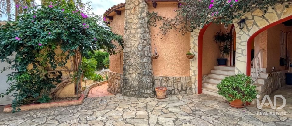 Casa de muntanya 3 habitacions de 191 m² a Calp (03710)