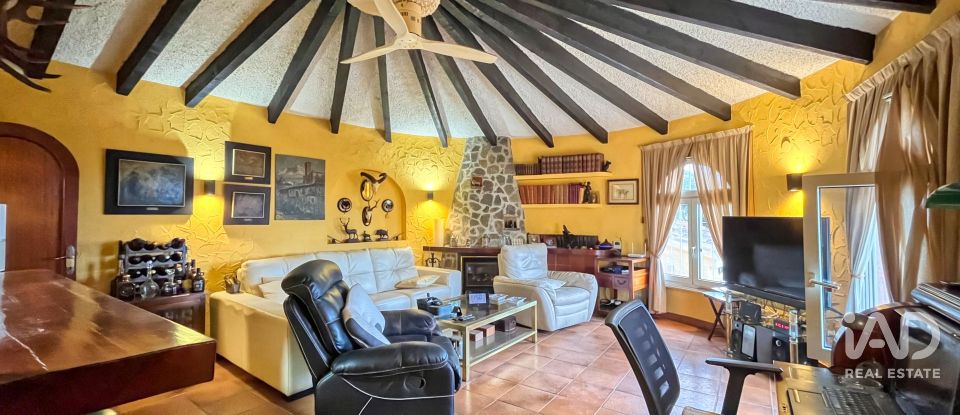 Casa de muntanya 3 habitacions de 191 m² a Calp (03710)