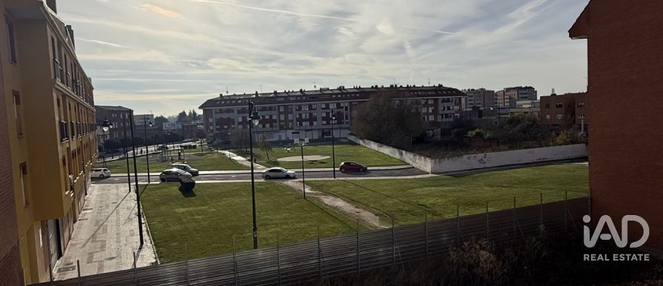 Pis 3 habitacions de 75 m² a León (24009)