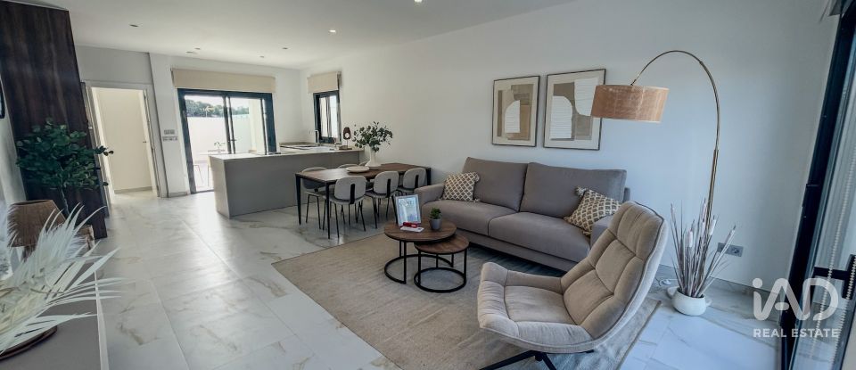 Casa 3 habitaciones de 112 m² en Barrio Los Hortelanos (03191)