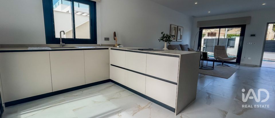 Casa 3 habitaciones de 112 m² en Barrio Los Hortelanos (03191)