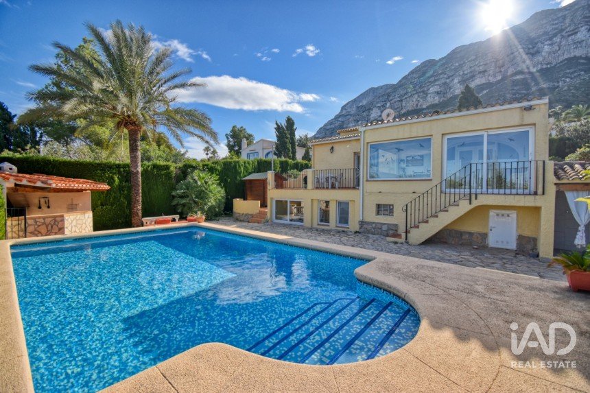 Casa 3 habitacions de 187 m² a Dénia (03700)