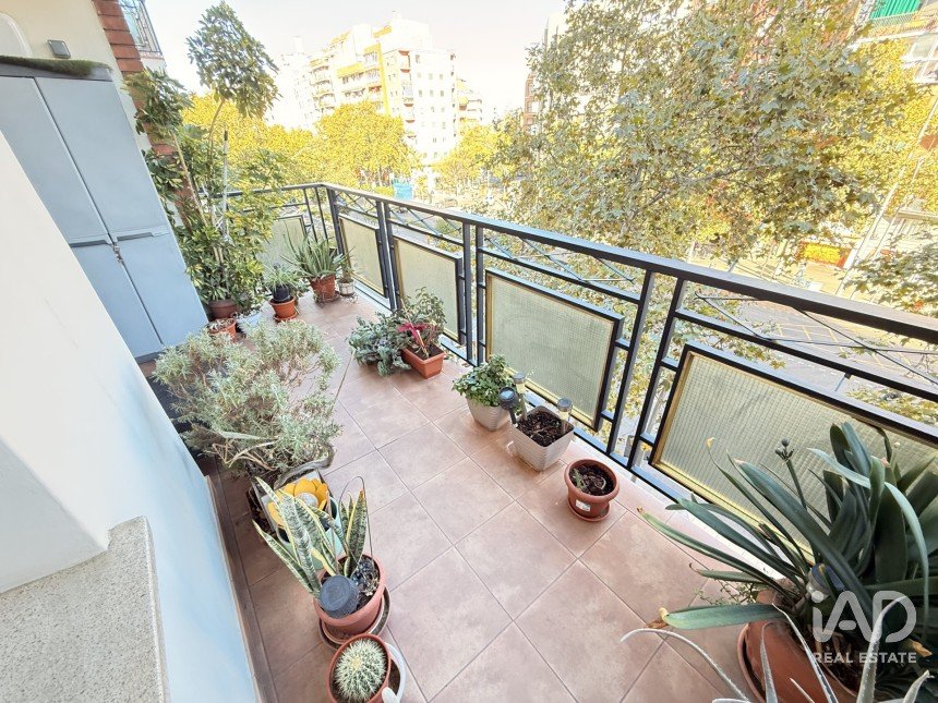 Pis 4 habitacions de 104 m² a Barcelona (08027)