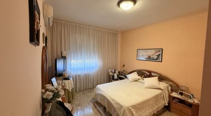 Pis 4 habitacions de 104 m² a Barcelona (08027)