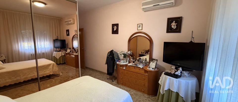 Pis 4 habitacions de 104 m² a Barcelona (08027)