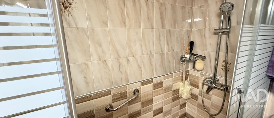 Pis 4 habitacions de 104 m² a Barcelona (08027)