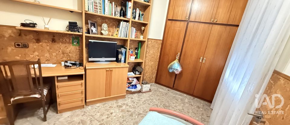 Pis 4 habitacions de 104 m² a Barcelona (08027)