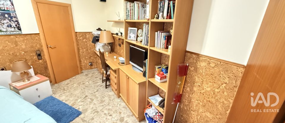 Pis 4 habitacions de 104 m² a Barcelona (08027)