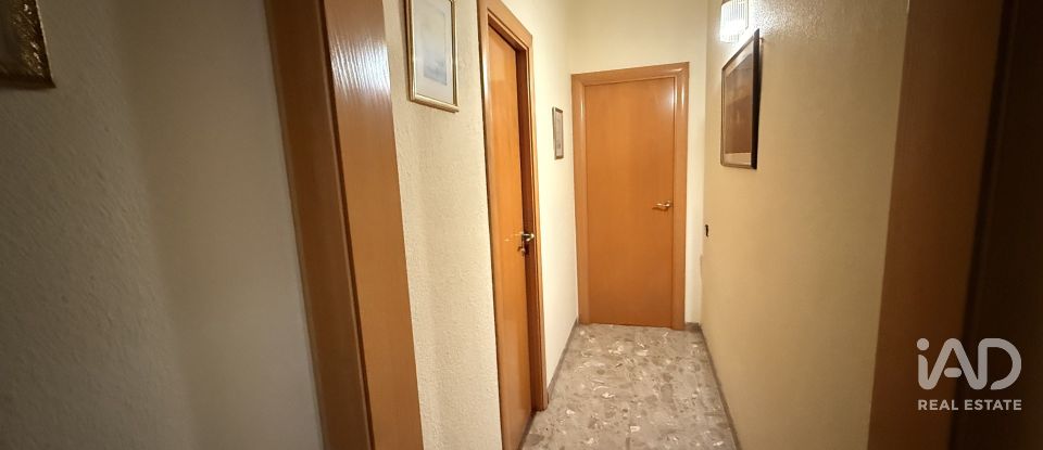 Pis 4 habitacions de 104 m² a Barcelona (08027)