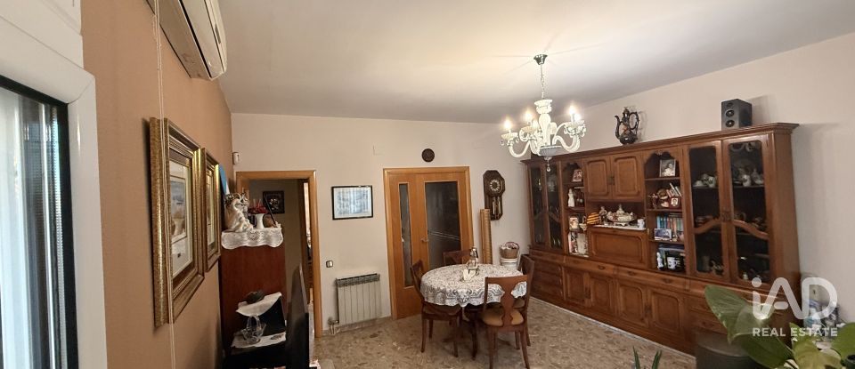 Pis 4 habitacions de 104 m² a Barcelona (08027)