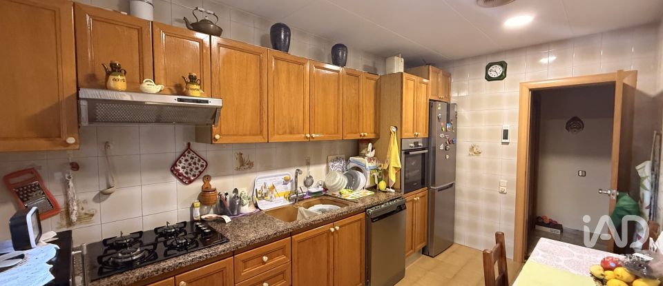 Pis 4 habitacions de 104 m² a Barcelona (08027)