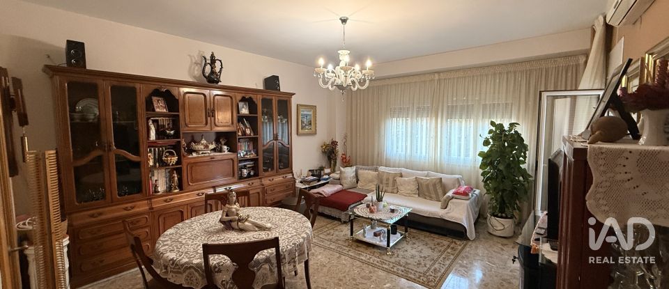 Pis 4 habitacions de 104 m² a Barcelona (08027)