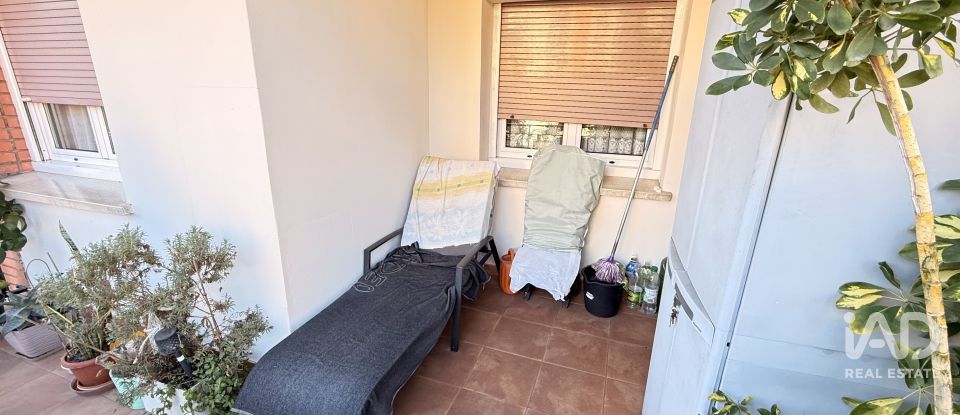 Pis 4 habitacions de 104 m² a Barcelona (08027)