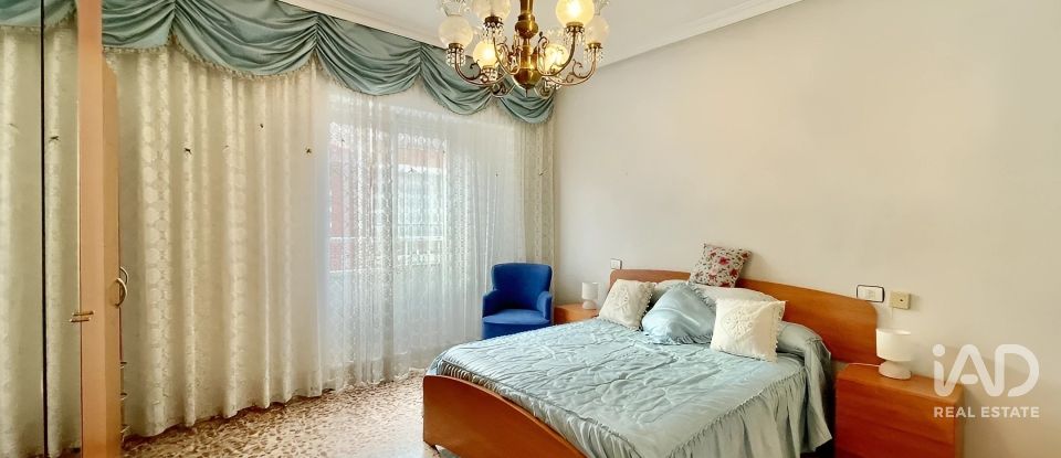 Casa 6 habitacions de 320 m² a Candelon (30558)