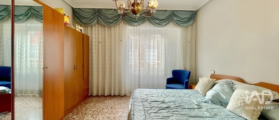 Casa 6 habitacions de 320 m² a Candelon (30558)