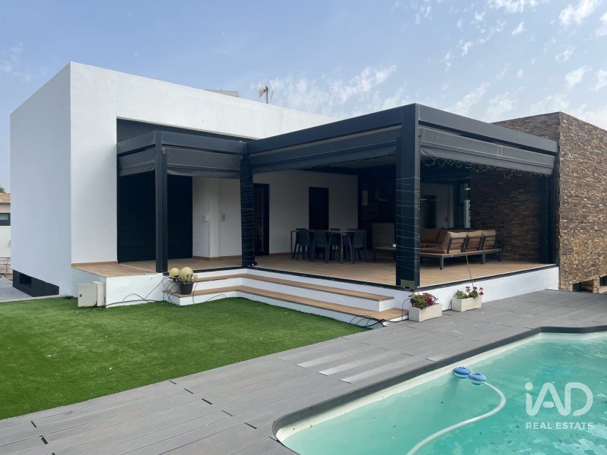 House 4 bedrooms of 318 m² in Salou (43840)