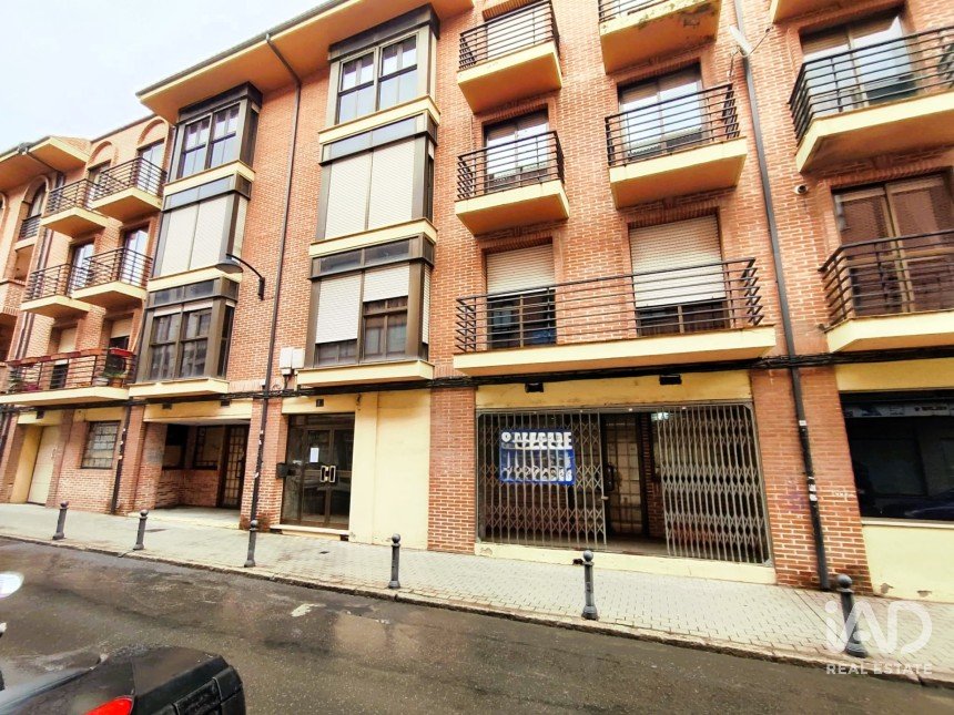 Shop / premises commercial of 520 m² in Astorga (24700)