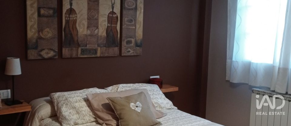 Cottage 3 bedrooms of 143 m² in Caamouco (15623)