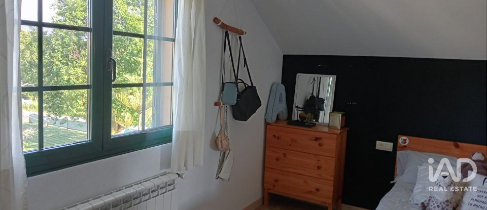 Cottage 3 bedrooms of 143 m² in Caamouco (15623)