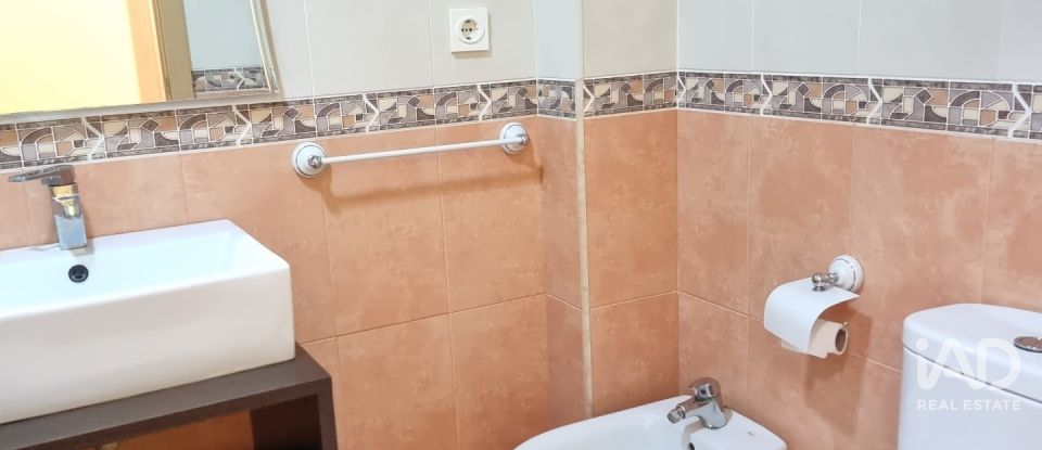 Apartment 3 bedrooms of 90 m² in Sax (03630)