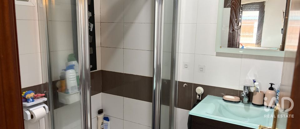 Pis 3 habitacions de 70 m² a Santa Coloma de Gramenet (08923)