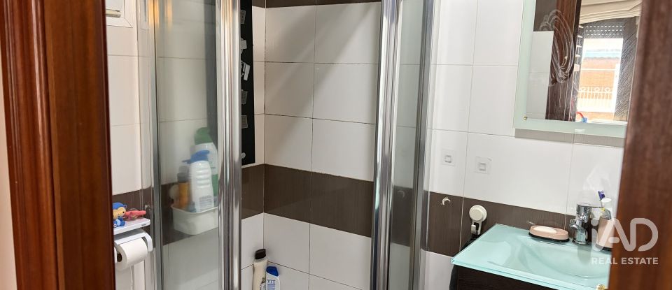 Pis 3 habitacions de 70 m² a Santa Coloma de Gramenet (08923)