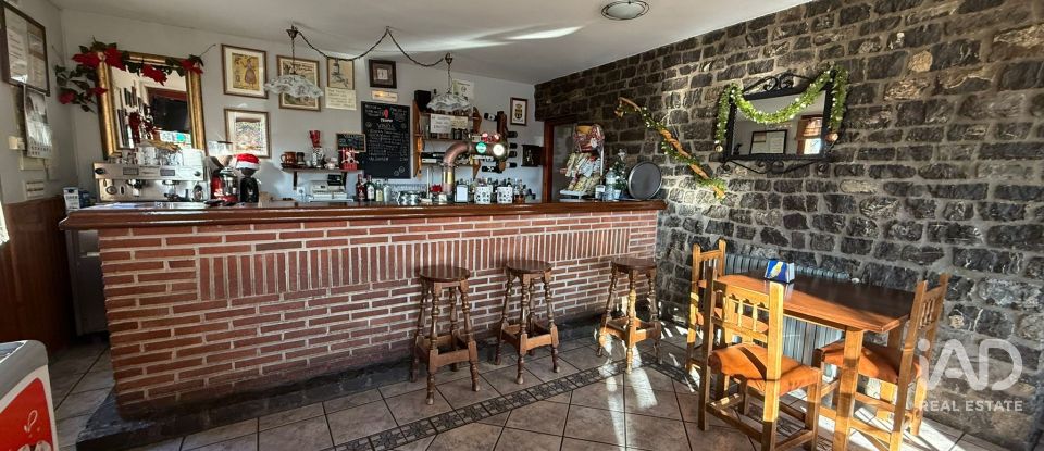 Casa rural 3 habitacions de 320 m² a Valdepiélago (24847)