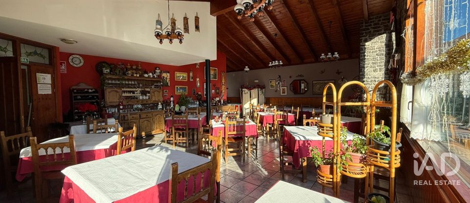 Casa rural 3 habitacions de 320 m² a Valdepiélago (24847)