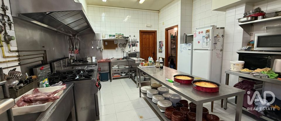 Casa rural 3 habitacions de 320 m² a Valdepiélago (24847)