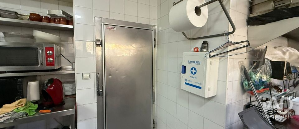 Casa rural 3 habitacions de 320 m² a Valdepiélago (24847)