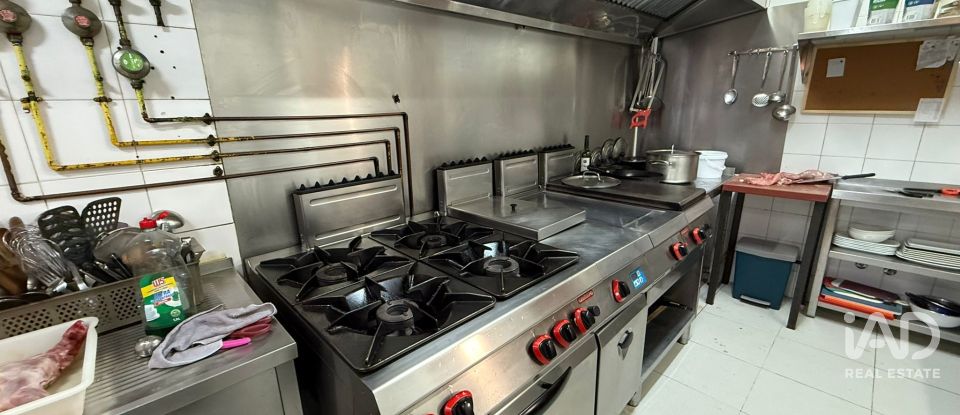 Casa rural 3 habitacions de 320 m² a Valdepiélago (24847)