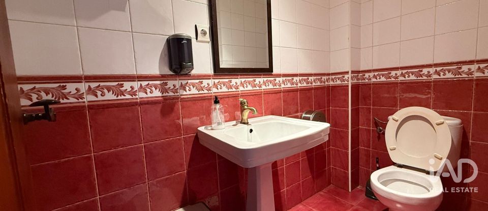 Casa rural 3 habitacions de 320 m² a Valdepiélago (24847)