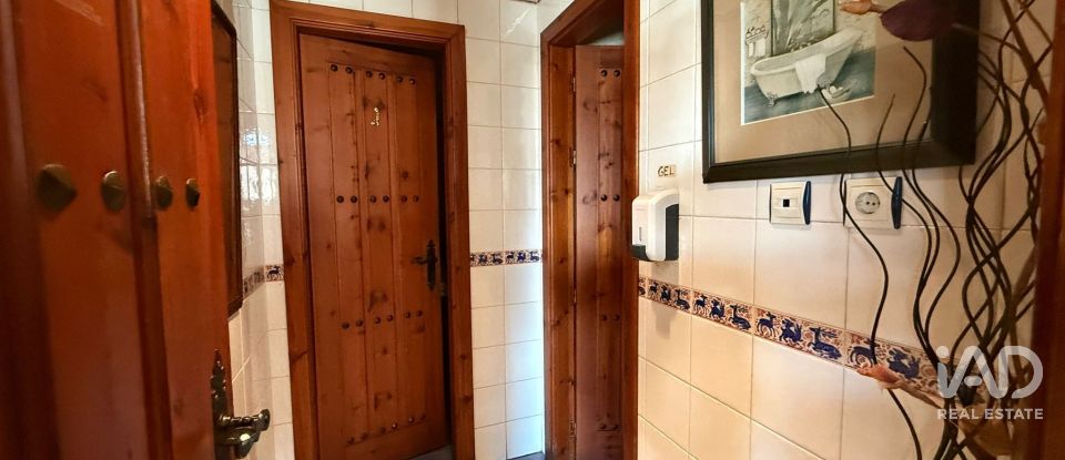 Casa rural 3 habitacions de 320 m² a Valdepiélago (24847)