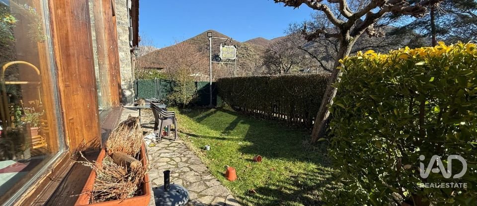 Casa rural 3 habitacions de 320 m² a Valdepiélago (24847)