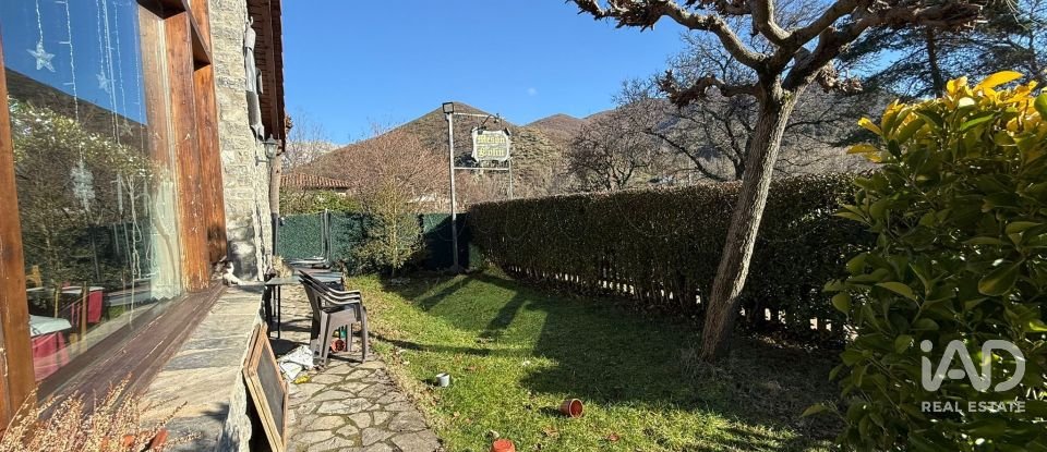 Casa rural 3 habitacions de 320 m² a Valdepiélago (24847)