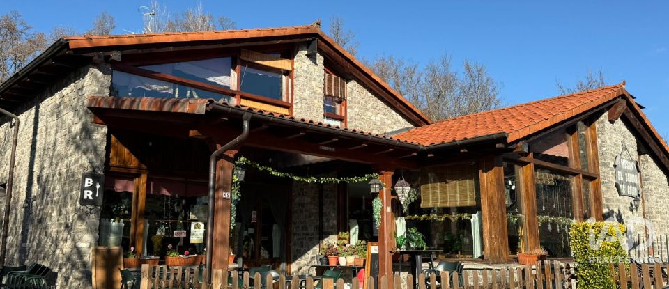 Casa rural 3 habitacions de 320 m² a Valdepiélago (24847)